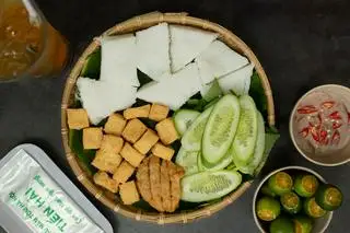 Bún đậu chả cốm - 51.000 ₫ tại Tiến Hải Quán - Bún Đậu Mắm Tôm Hà Nội - Nguyễn Cư Trinh