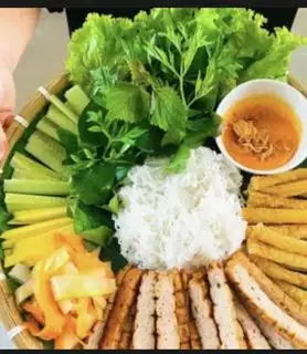 Hình ảnh Nem nướng Nha Trang bánh giòn 