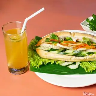 Hình ảnh Bánh mì trứng + Trà chanh S