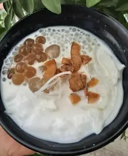 chè dừa dầm - 30.000 ₫ tại Chè Tuk Tuk - Vườn Lài