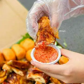 Hình ảnh combo6 ( 1 gà nướng nguyên con+ 4 bánh bao+2 ống cơm lam