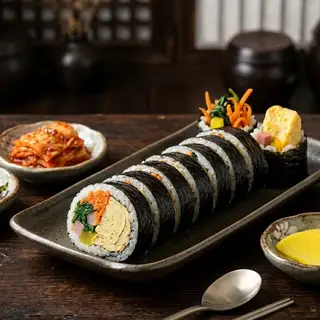 Hình ảnh Kimbap nhiều trứng - 알찬달떡김밥