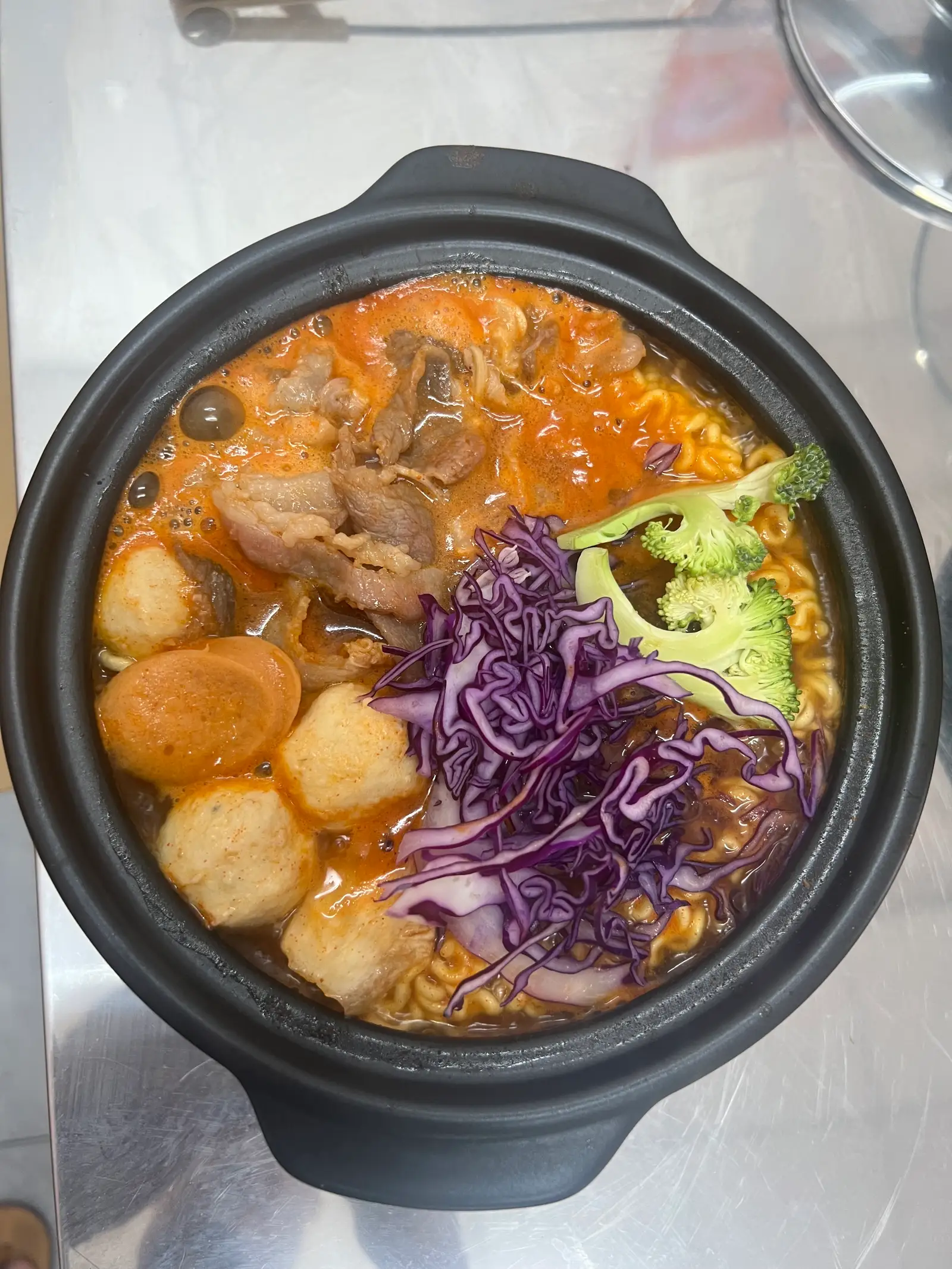 Hình ảnh Mỳ cay Kim chi Bò Mỹ - Cá viên - Xúc xích