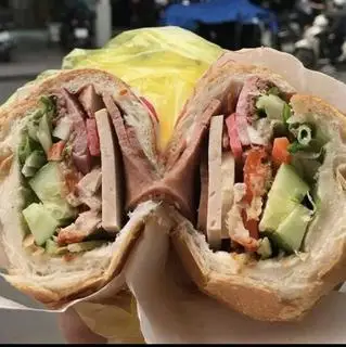 Bánh Mì Thịt Chả ( Đặc Biệt) - 35.000 ₫ tại Bánh Mì Hà Nội Hải Huyền - Kênh Tân Hoá
