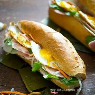 Bánh Mì Trứng Ốp La Pate (2 trứng) - 25.000 ₫ tại Honey - Bánh Mì, Nước Ép & Sinh Tố