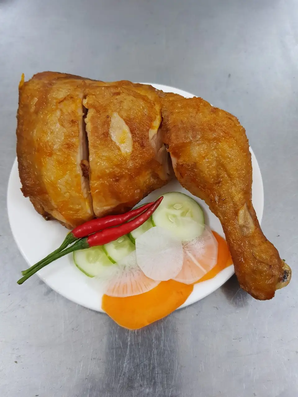 Đùi góc tư gà ta thêm không cơm - 55.000 ₫ tại Cơm Gà Xối Mỡ Huỳnh Ký - Vạn Kiếp
