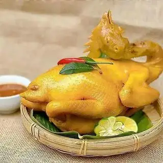 Hình ảnh Một con gà ủ muối nóng