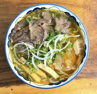 Bún bò nạm gân - 75.000 ₫ tại Bún Bò Huế Chị Tôi - Vạn Kiếp
