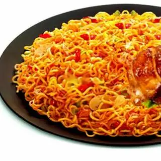 Mì trộn đùi gà - 79.000 ₫ tại Ăn Uống 24/24 - Mì Trộn Ngon - Nguyễn Hữu Thọ