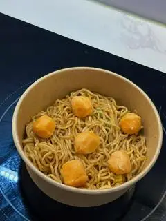 Hình ảnh Mì trộn 6 viên tôm