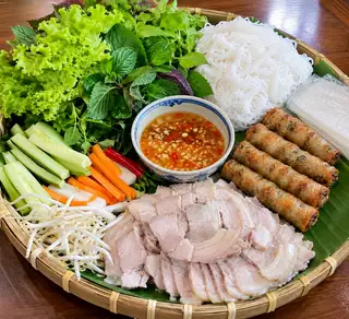 Hình ảnh Mẹt thập cẩm ram thịt