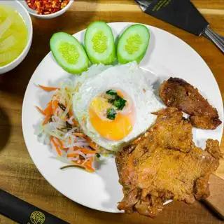 Cơm tấm sườn ốp la - 70.000 ₫ tại Quán Ăn Oki - Cơm Tấm, Cơm Văn Phòng & Bún Thịt Nướng - Võ Văn Vân