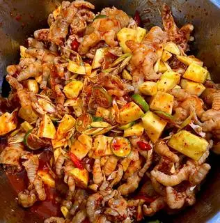 Hình ảnh Chân gà sốt Thái rút xương