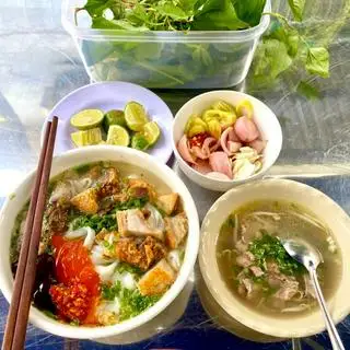 Hình ảnh PHỞ ĐẶT BIỆT ( BÒ, HEO QUAY, BÁNH THÊM)