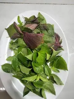 rau thêm - 10.000 ₫ tại Bánh Xèo & Bánh Khọt Cô Tư - Nguyễn Thị Thập