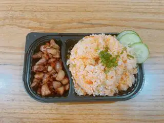 Hình ảnh Cơm gà xào sate