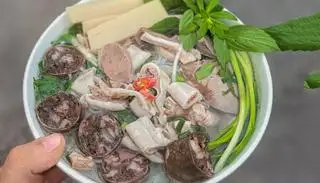 Hình ảnh Bún Lòng Đầy Đủ