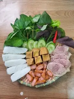 BÚN ,ĐẬU ,THỊT BẮP GIÒ ,NEM CHUA RÁN - 59.000 ₫ tại Bún Đậu Mắm Tôm Luci - Dương Thị Mười