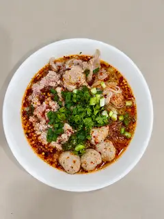 Hình ảnh Hủ Tiếu Tomyum Thịt Heo ( Nước Trong Cay Nhiều )