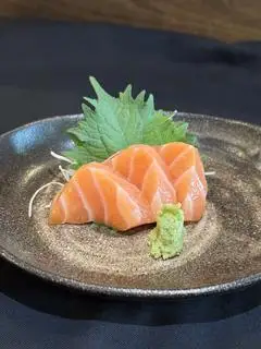 sashimi cá hồi ( 3 lát )  - 99.000 ₫ tại Sushi Ine Teppanyaki - Yersin