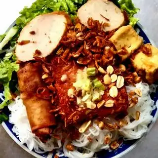 Bún Thịt Nướng Chả Giò Chay - 40.000 ₫ tại Cơm Chay Trân Châu 213 - Chấn Hưng