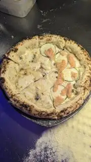 Hình ảnh Pizza smoked salmon - cá hồi xông khói