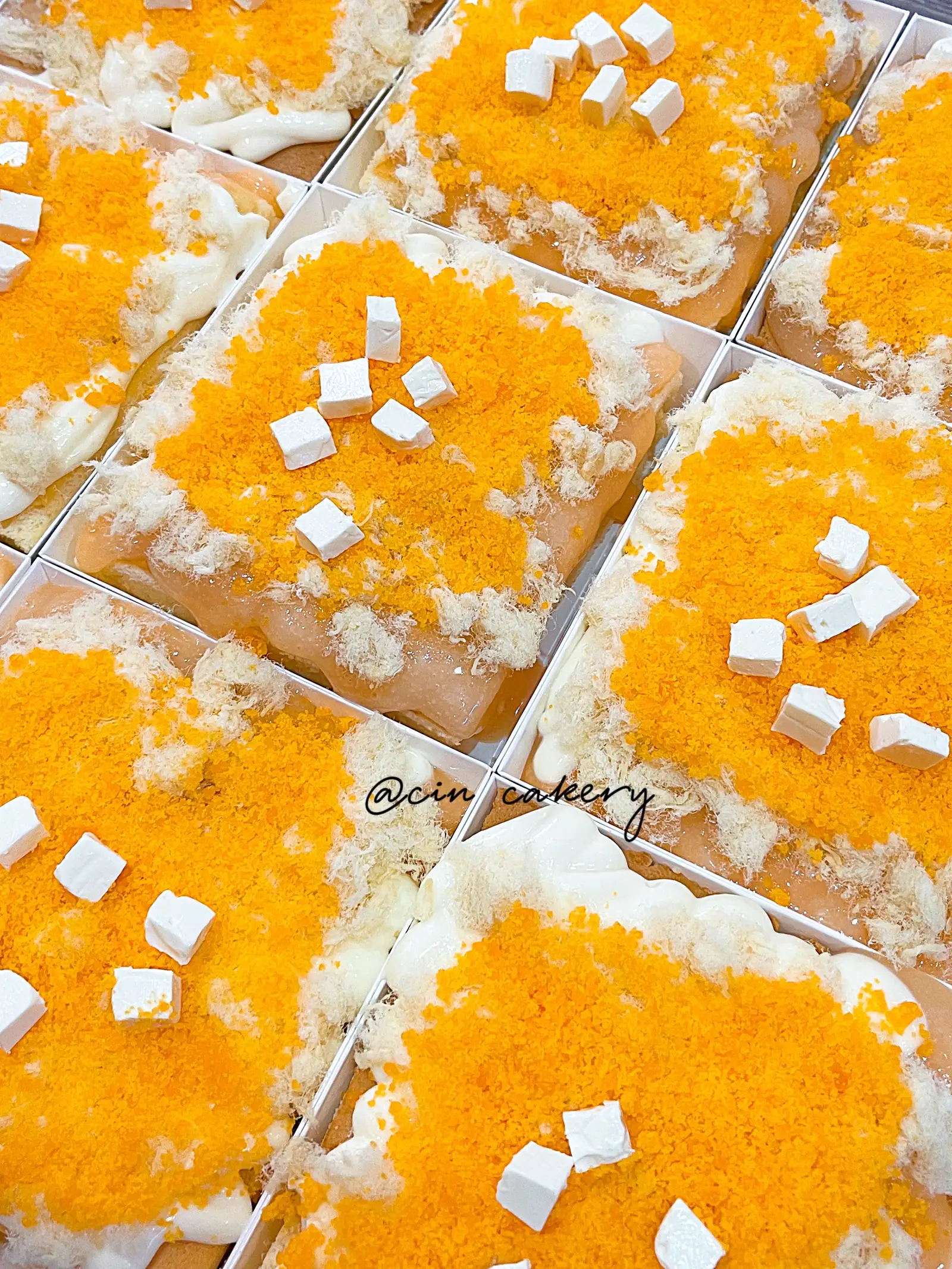 BLTM Mix 2 sốt - 70.000 ₫ tại Cin Cakery - Bông Lan Trứng Muối & Bánh Ngọt
