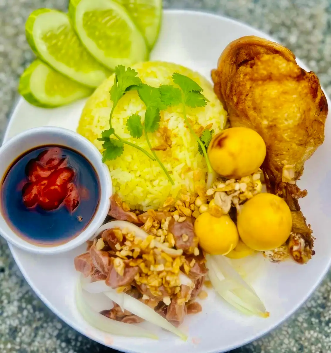 Hình ảnh Cơm Đùi Gà Xối mỡ Full Toppings 