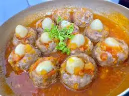 Hình ảnh Cơm Xíu Mại Trứng Cút Sốt Cà