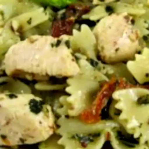 Hình ảnh Salad gà - mỳ nơ với sốt pesto và cà chua khô