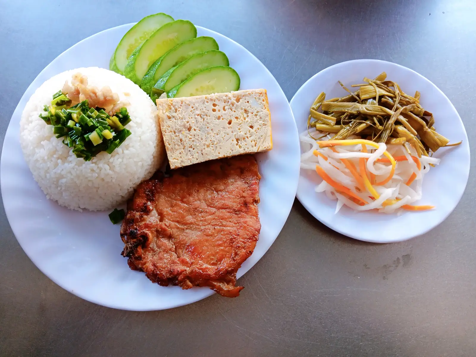 Cơm sườn chả - 63.000 ₫ tại Cơm Tấm Thuận Phong - Gò Ô Môi