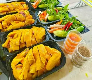 combo 2 hop gà ủ muối  1 con +coca - 255.000 ₫ tại Bé Bơ Food - Gà Ủ Muối - Thoại Ngọc Hầu