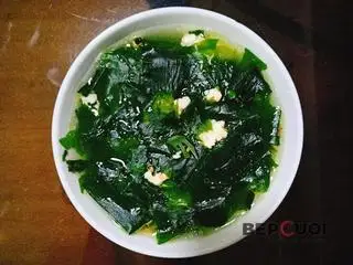 Canh rong biển  - 20.000 ₫ tại Cơm Gà Xối Mỡ Triệu Ký - Phạm Văn Chiêu