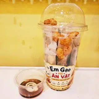 Hình ảnh Ly bánh tráng que cuốn trứng
