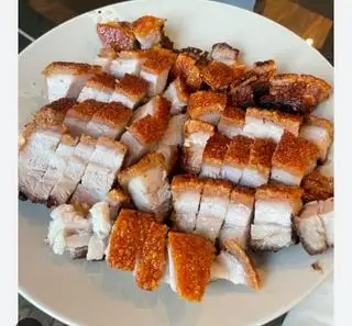 Thịt heo quay (100gr) - 65.000 ₫ tại Bánh Hỏi Heo Quay & Bánh Bao Thọ Phát - Tân Hương