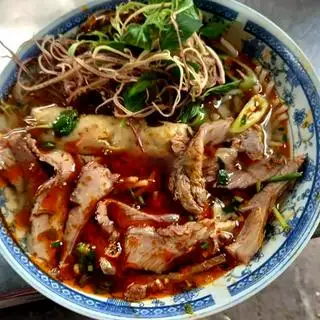 Bún bò nạm chả - 43.000 ₫ tại Bún Bò Huế Thị Tuyết - Phổ Quang