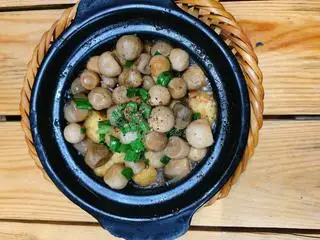 Chả lụa chay kho nấm( Veg Bologna Braised w murshroom?)  - 75.000 ₫ tại Quán Chay Ngọc Thọ - Phạm Ngũ Lão