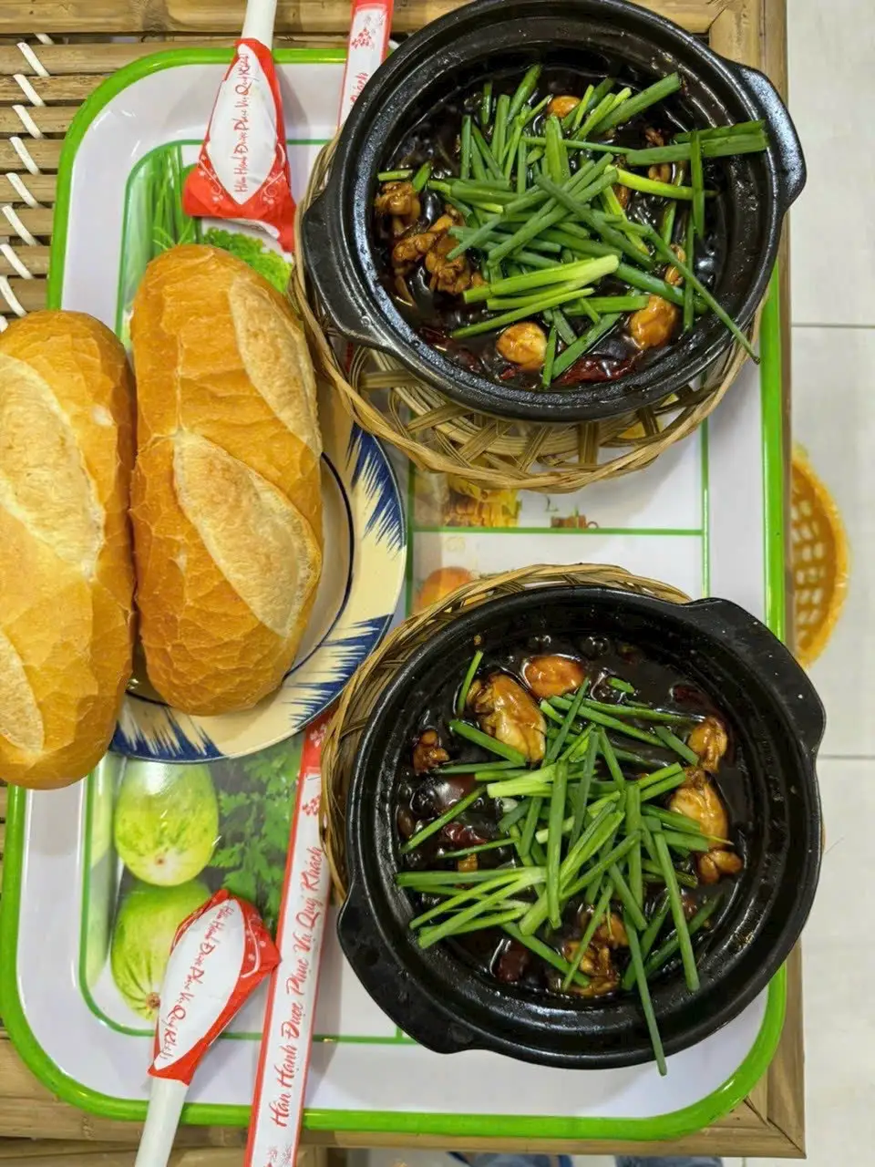 phần 2 ếch + bánh mì - 92.000 ₫ tại Cháo Ếch Singapore A Sơn - Đường Số 4