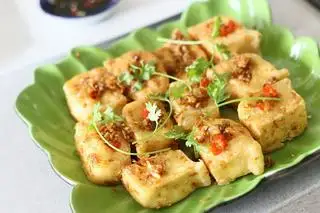 cơm chay (ngày mùng 1 và 15 quán có phục vụ cơm chay) - 40.000 ₫ tại Cơm Nhà Mẹ Nấu - Nguyễn Văn Thương
