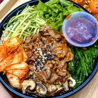 Cơm trộn bò - 65.000 ₫ tại Xù Food - Kimbap & Mì Trộn - Trần Hưng Đạo