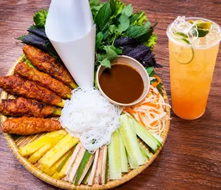 Hình ảnh Nem lụi + trà chanh
