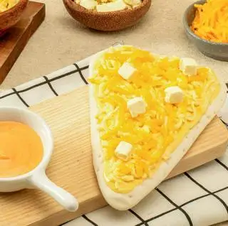 Pizza Tam Giác Phô Mai Ngũ Vị – Béo Thơm, Tan Mịn - 54.000 ₫ tại Amy Go! Mì Ý, Bánh Mì Que & Pizza - Bùi Đình Túy