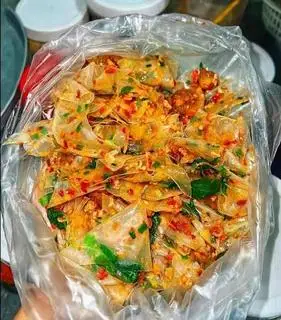 Hình ảnh Bánh tráng trộn muối tỏi