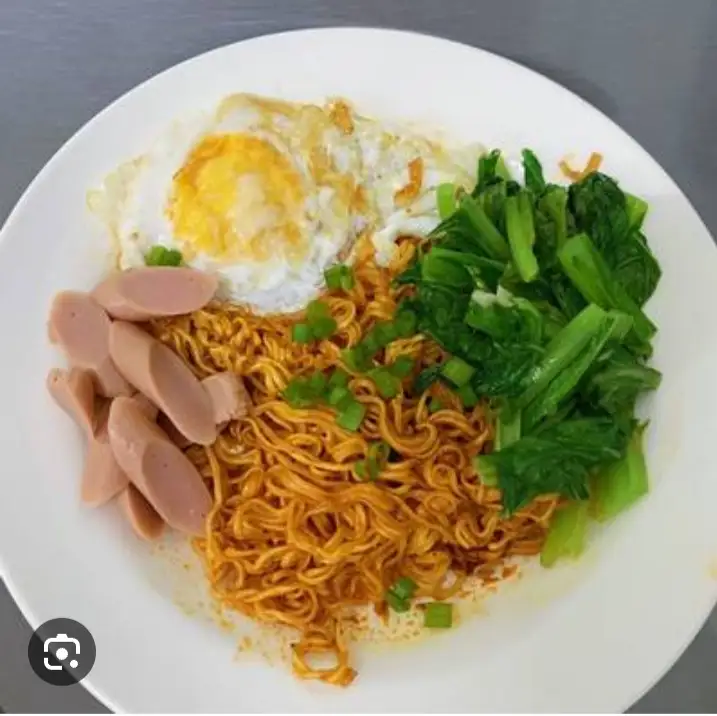 Hình ảnh mì xào bò trứng tặng ly trà tắt 