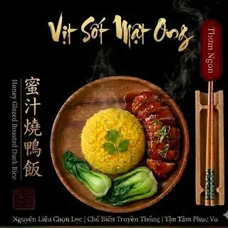 Cơm Vịt Sốt Mật Ong - Duck rice with honey sauce - 蜜汁烤鸭饭 - 75.000 ₫ tại Cơm Chiên Sườn Quay Chảo Ba Quân - Nguyễn Thái Học