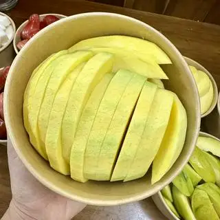 Hình ảnh Hộp Xoài Tứ Quý Già Giòn Chua Ngọt (~400g)