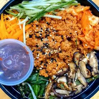 Cơm trộn heo bằm - 65.000 ₫ tại Xù Food - Kimbap & Mì Trộn - Trần Hưng Đạo