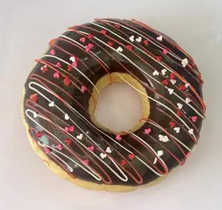 Hình ảnh Donut scl đen love1- cốm trái tim