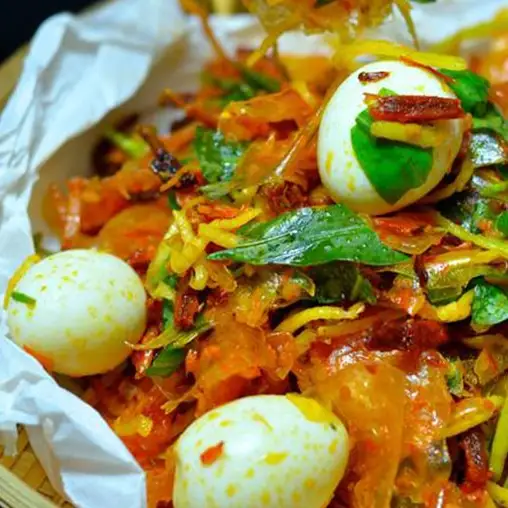 Hình ảnh Bánh Tráng Trộn Sa Tế Mỡ Hành