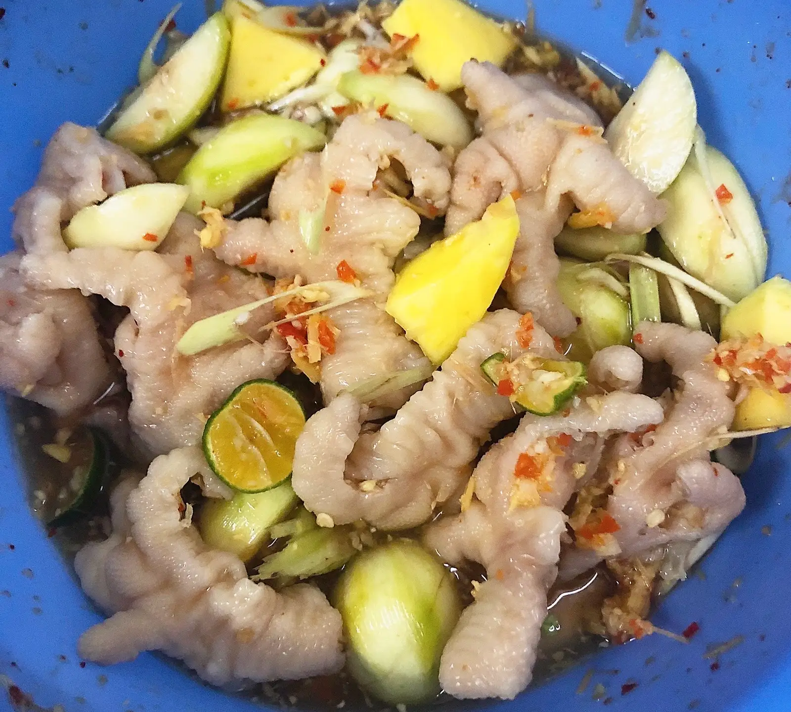 Hình ảnh Chân gà ngâm xả ớt mix cóc xòai rút xương - hộp lớn
